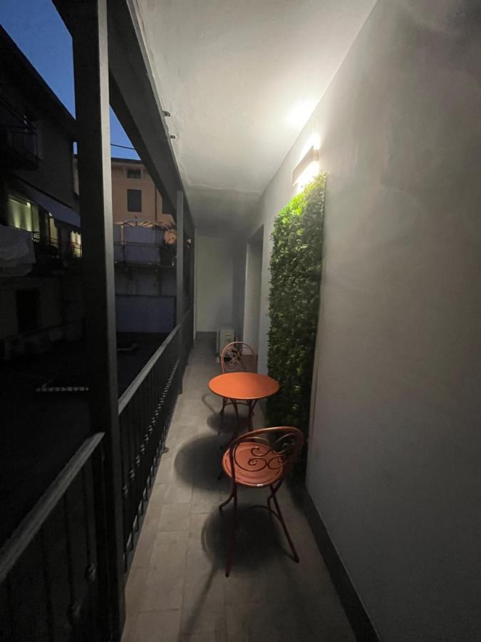 Juliet's Neighbours- Luxury Apartamento